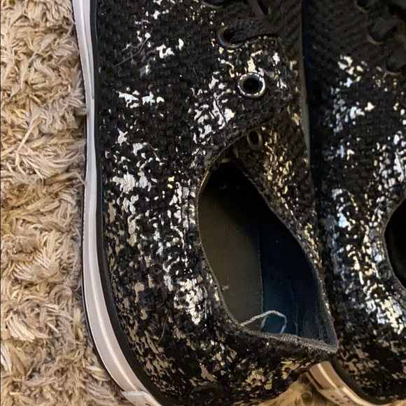 converse - Picture 2 of 2